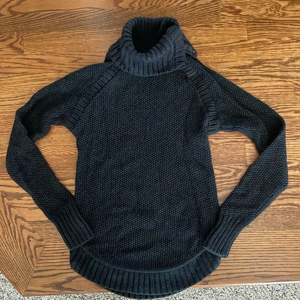 Lululemon turtleneck sweater